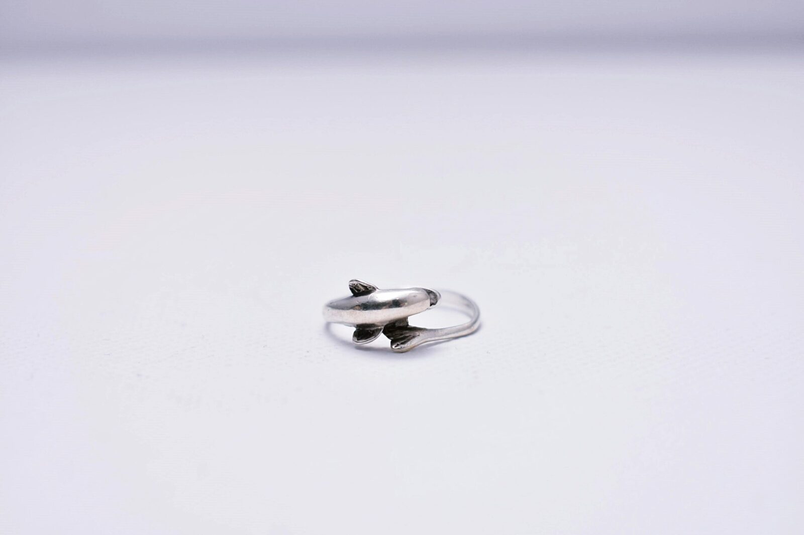 A close-up of a minimalist silver ring with a modern design, perfect for elegant jewelry themes.